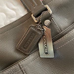 Coach leather tote DON’T MISS